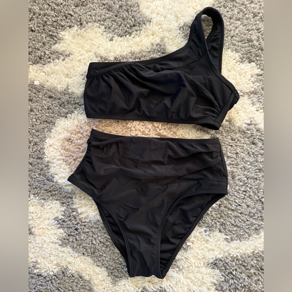 Cupshe Black One-Shoulder Bikini Set